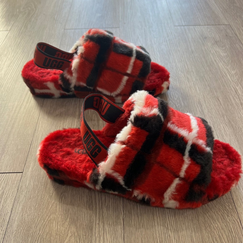 UGG Fluffy ChunkyFunky Plaid Slides Slippers Red Black White Furry Cozy Size 10